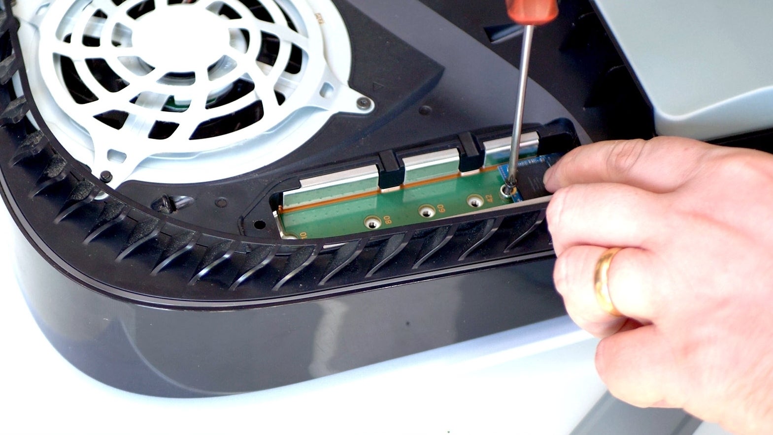 DF Direct Weekly: Does the Xbox Series SSD work in PlayStation 5?