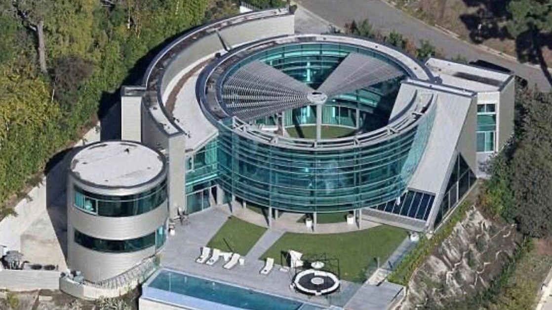 Please enjoy Justin Bieber's new house put into 90s strategy games