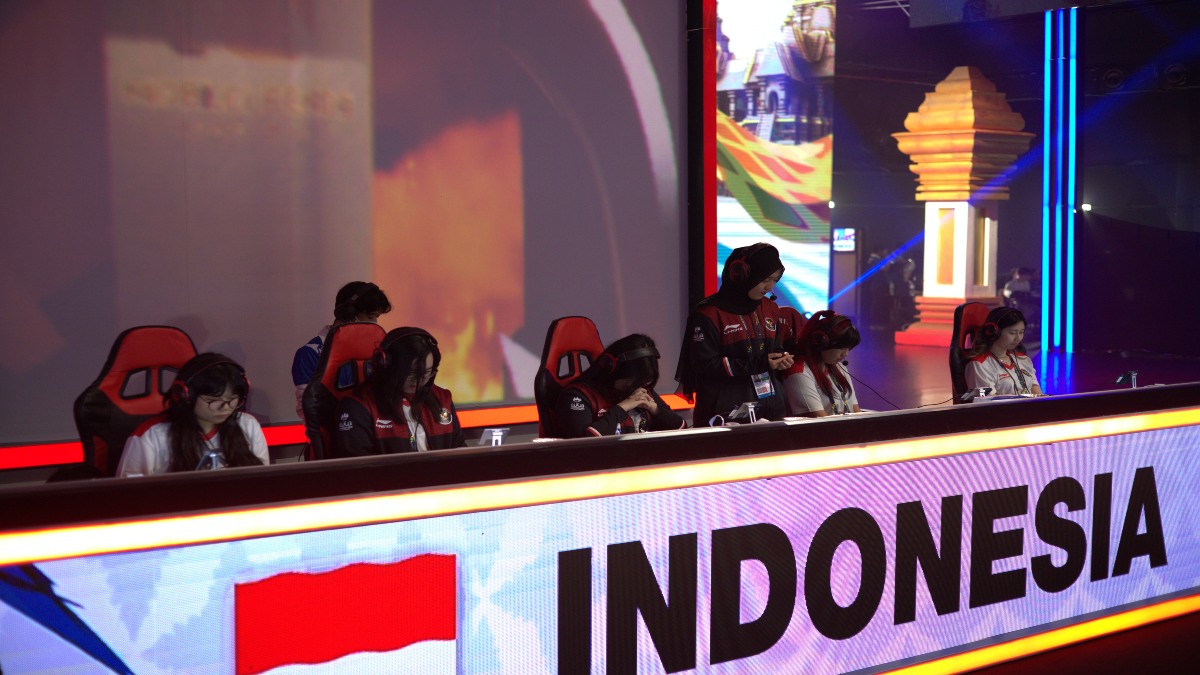 Team Indonesia take gold in the MLBB Women's event at the SEA Games