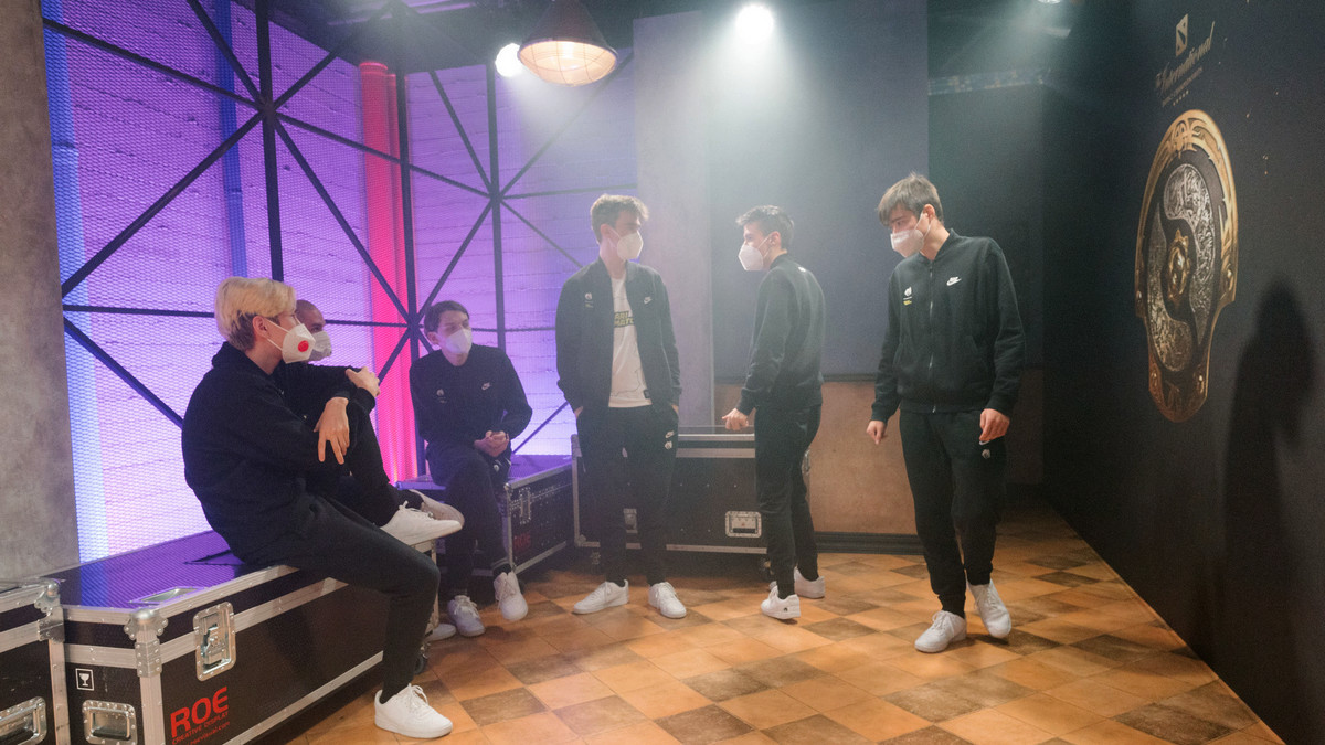 Team Spirit take full revenge over Invictus Gaming to reach Top 3 at The International 10